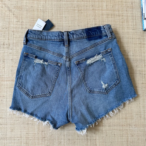 Abercrombie and Fitch High Rise Mom Short (Size 28/6) NWT - Picture 4 of 4